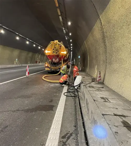 川汇隧道排水渠清淤